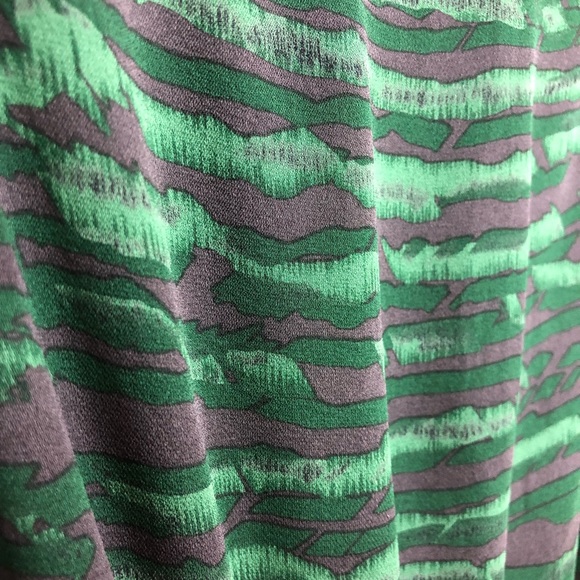 Alice + Olivia Green Pattern Overlap Dress - Picture 6 of 7